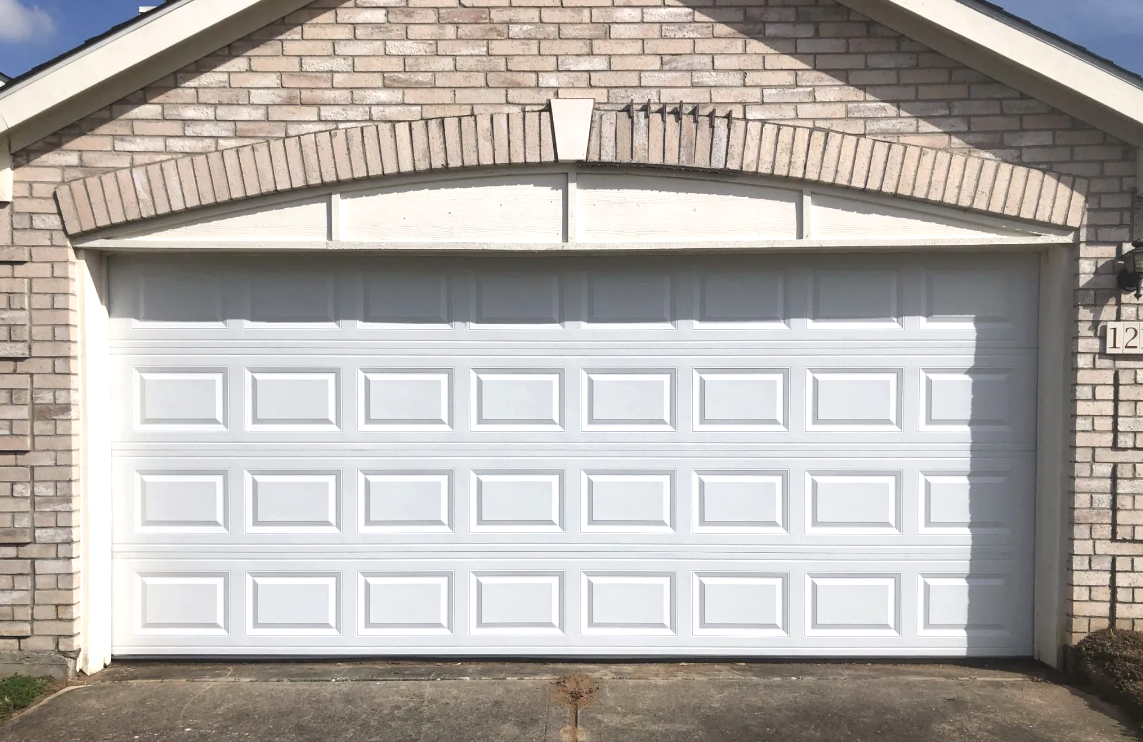 Professional garage door repair services in Osprey provided by expert technicians.